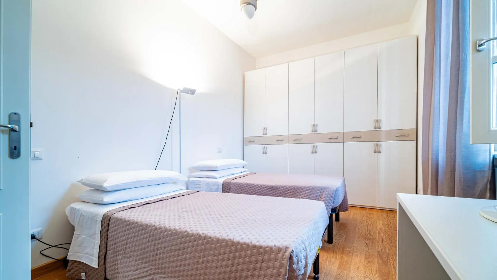 Casa Bouganville 데센자노델가르다 아파트