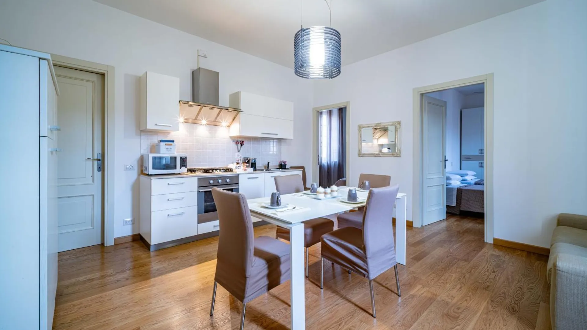 Casa Bouganville 데센자노델가르다 아파트